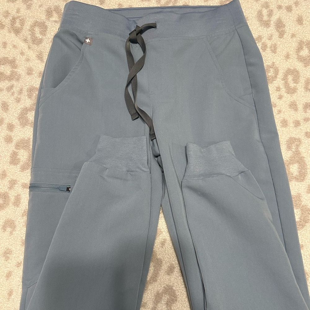 Figs Zamora joggers in dusty blue